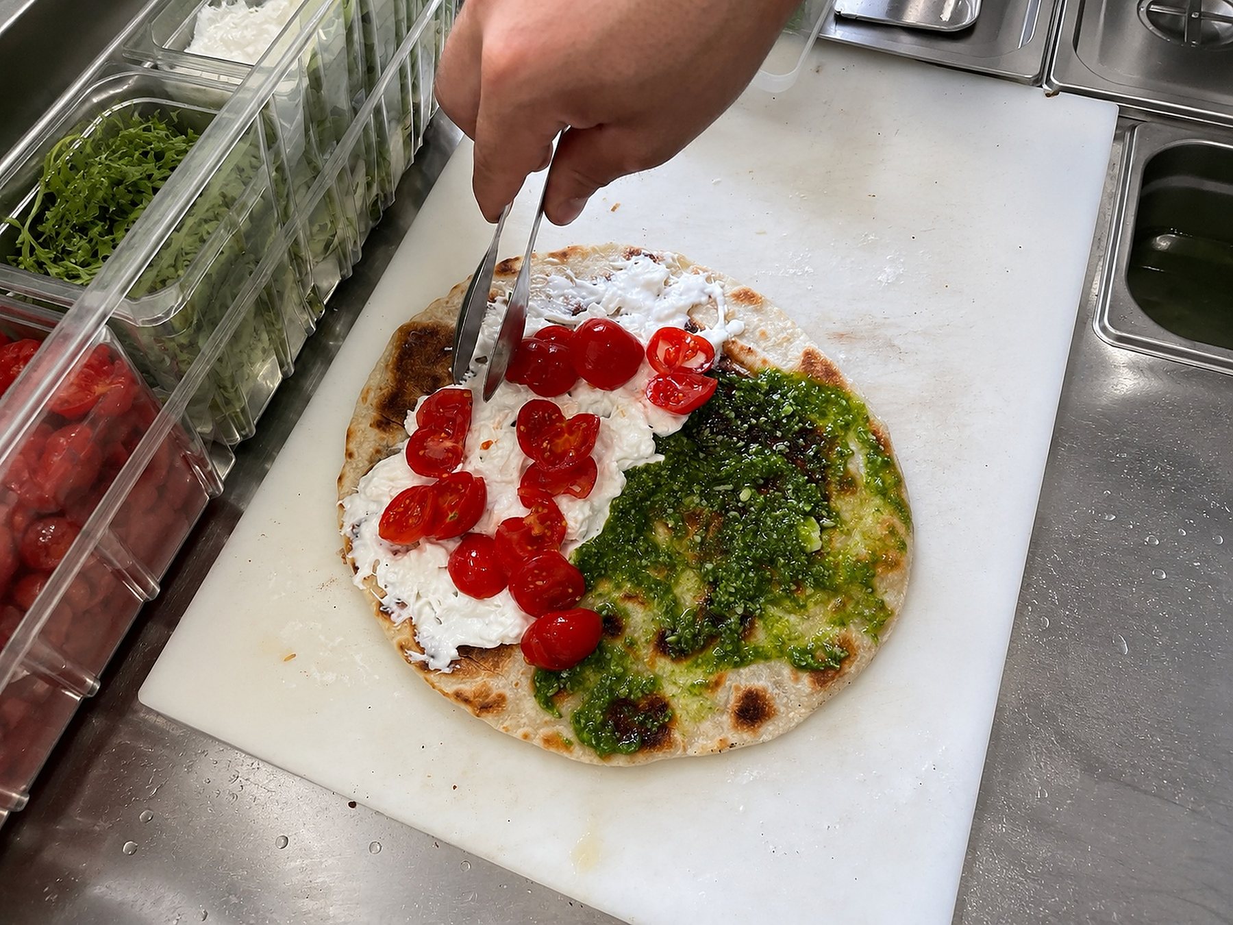Piadina vegetariana con ingredienti freschi